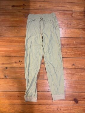 (672) LIGHT GREEN ATHLETA JOGGERS